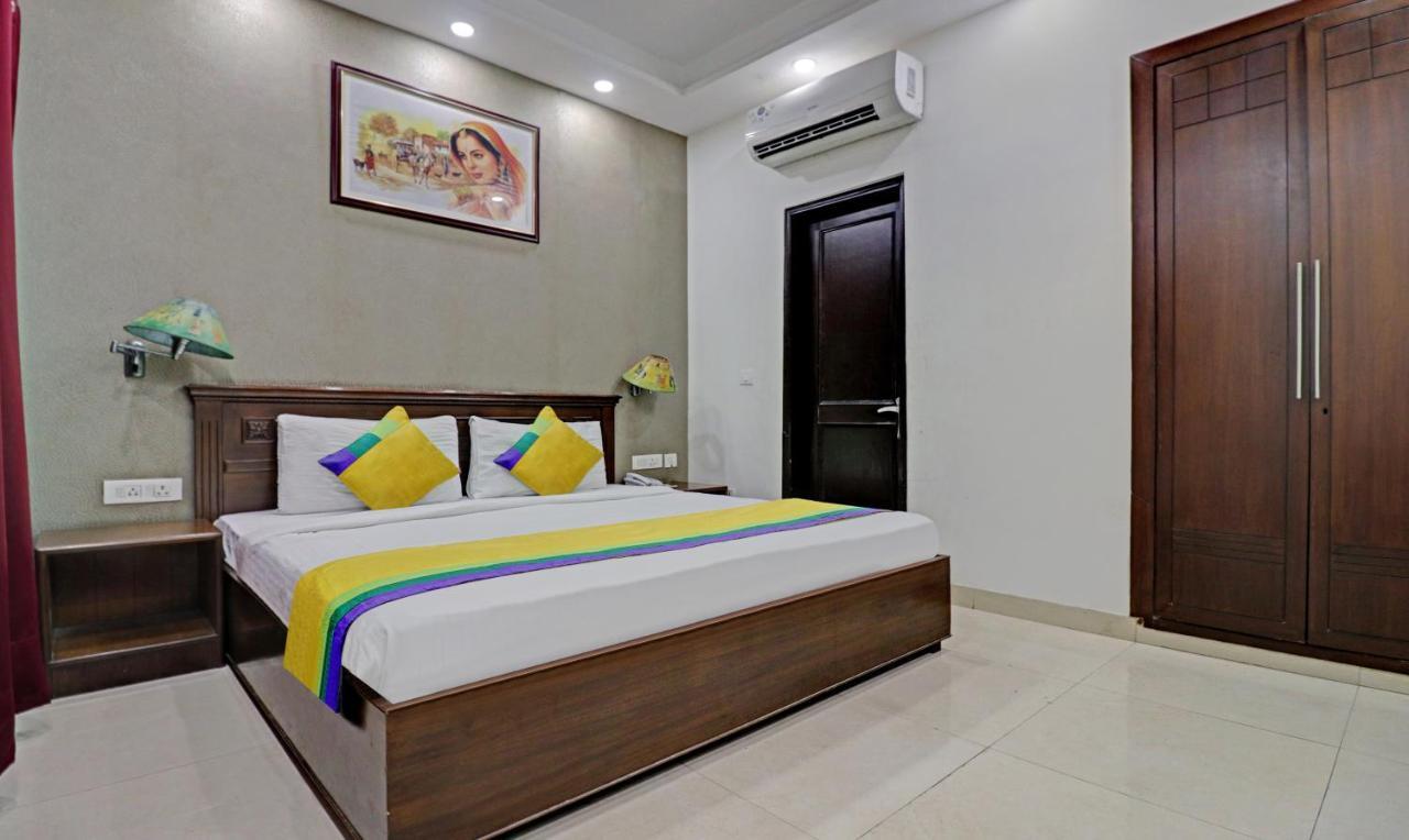 Itsy Hotels Hamlets Stay Noida Bagian luar foto