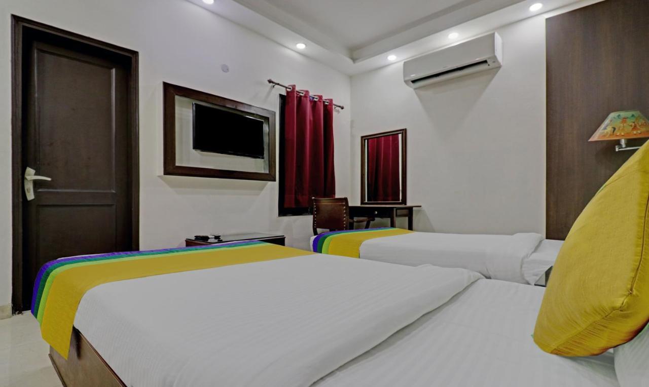 Itsy Hotels Hamlets Stay Noida Bagian luar foto